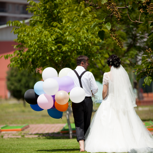 Use GreatWhip helium tank to inflate balloon for wedding celebration